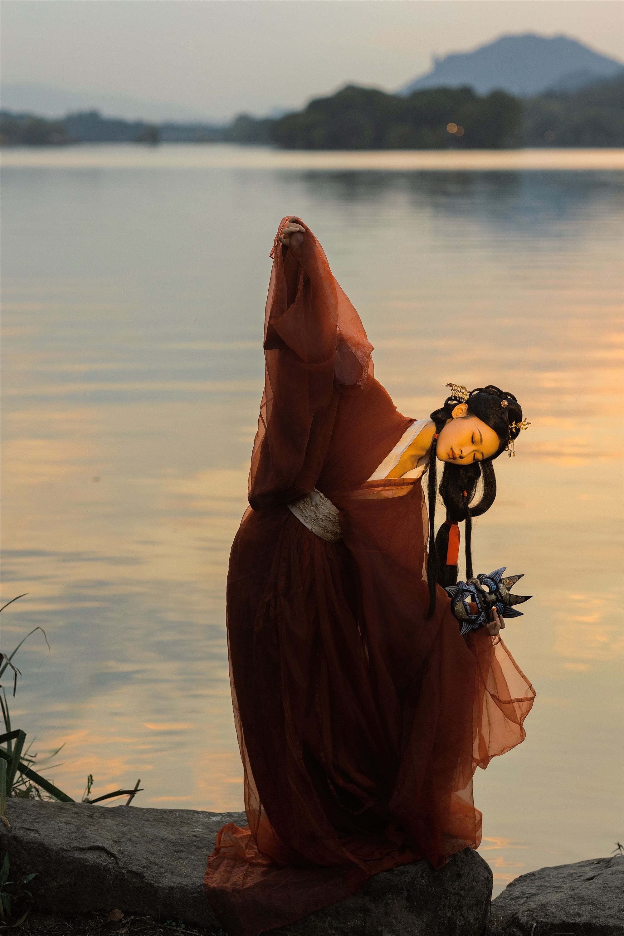 YITUYU艺图语 2025.01.27 落日熔金 江月月月